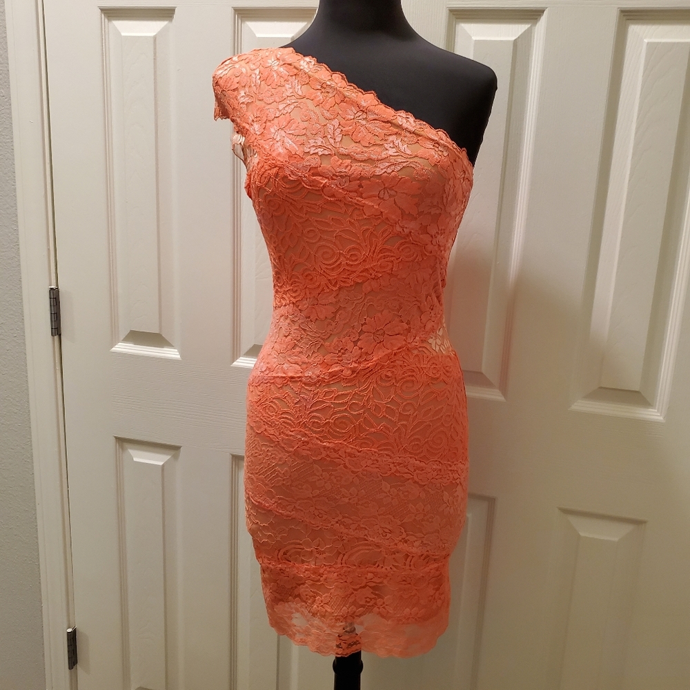 NWOT Bebe one shoulder lace dress size M
